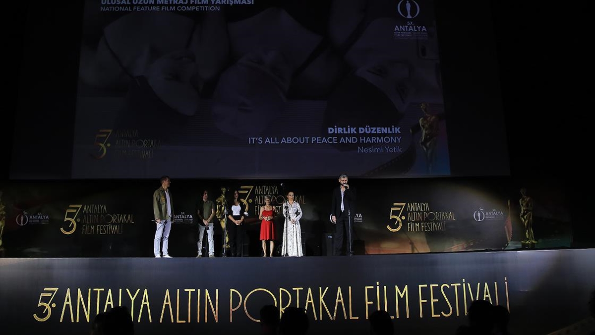 57. Antalya Altın Portakal Film Festivali’nde ‘Dirlik Düzenlik’ ve ‘Koku’ filmlerinin gösterimi yapıldı