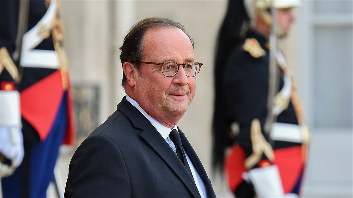 Fransa’nın eski Cumhurbaşkanı Hollande’den ‘Müslümanlarla teröristleri bir tutmayalım’ mesajı