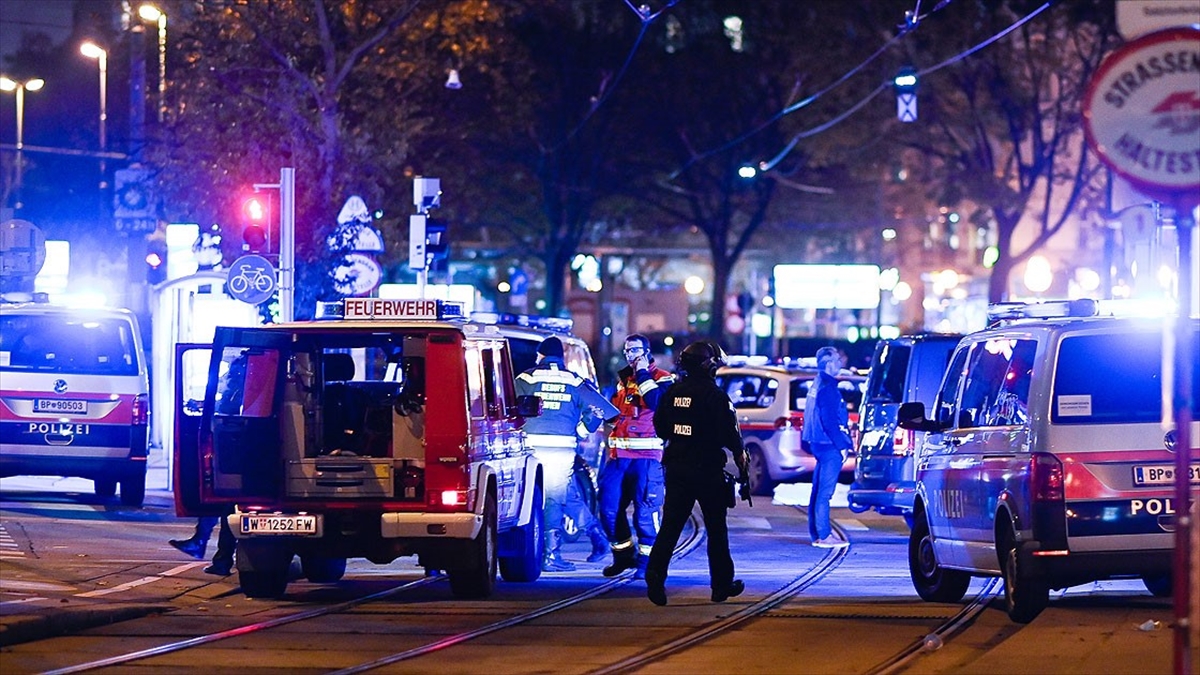 Viyana’daki terör saldırısının faili Türkiye’de tutuklanarak Avusturya’ya iade edilmiş