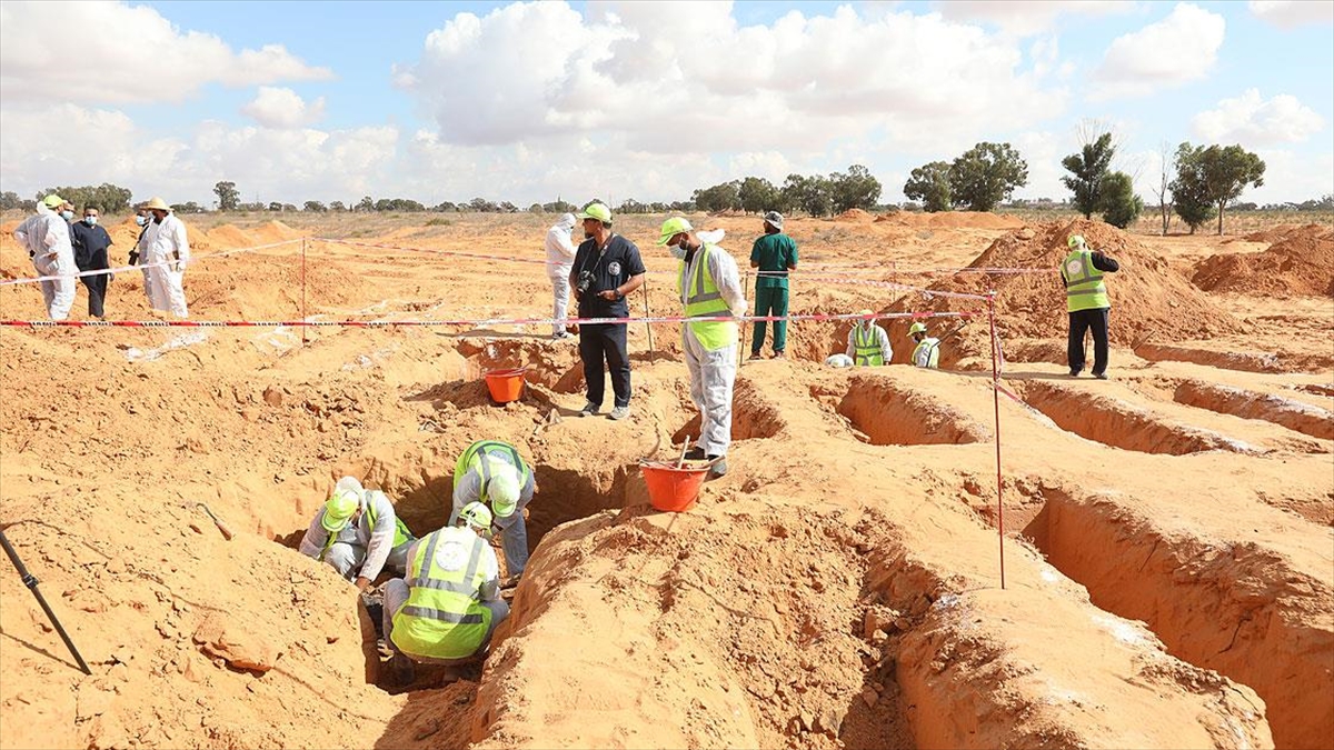 Libya’nın ‘toplu mezarlar kenti’ Terhune’de yeni cesetler çıkmaya devam ediyor