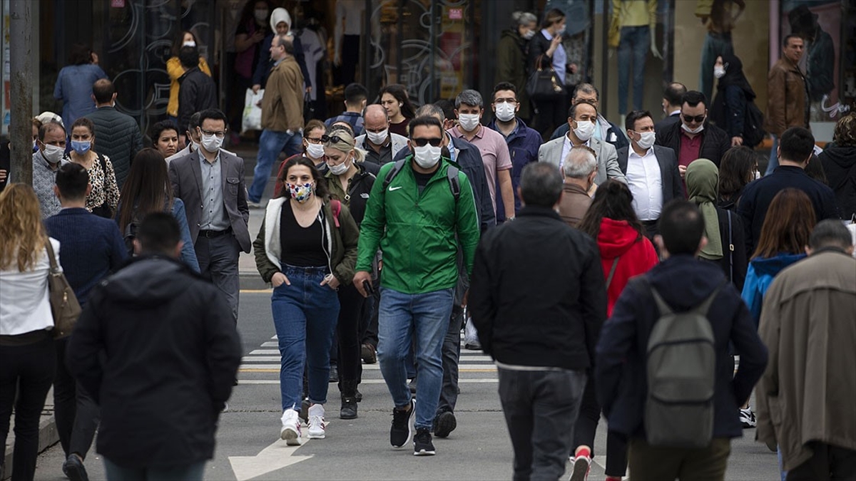 Yarından itibaren tüm illerde yoğun cadde, sokak ve durak gibi alanlarda sigara içme yasağı getirilecek