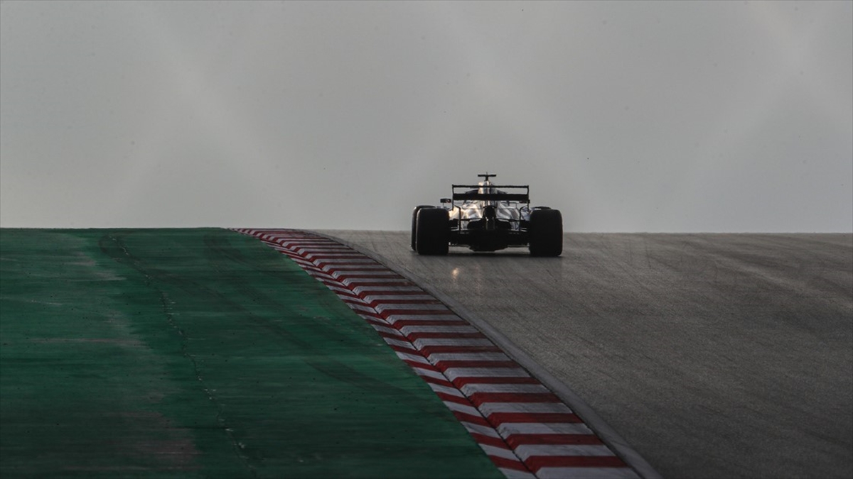 Formula 1 Türkiye Grand Prix’sinde birincilik kupasını TBMM Başkanı Şentop verecek