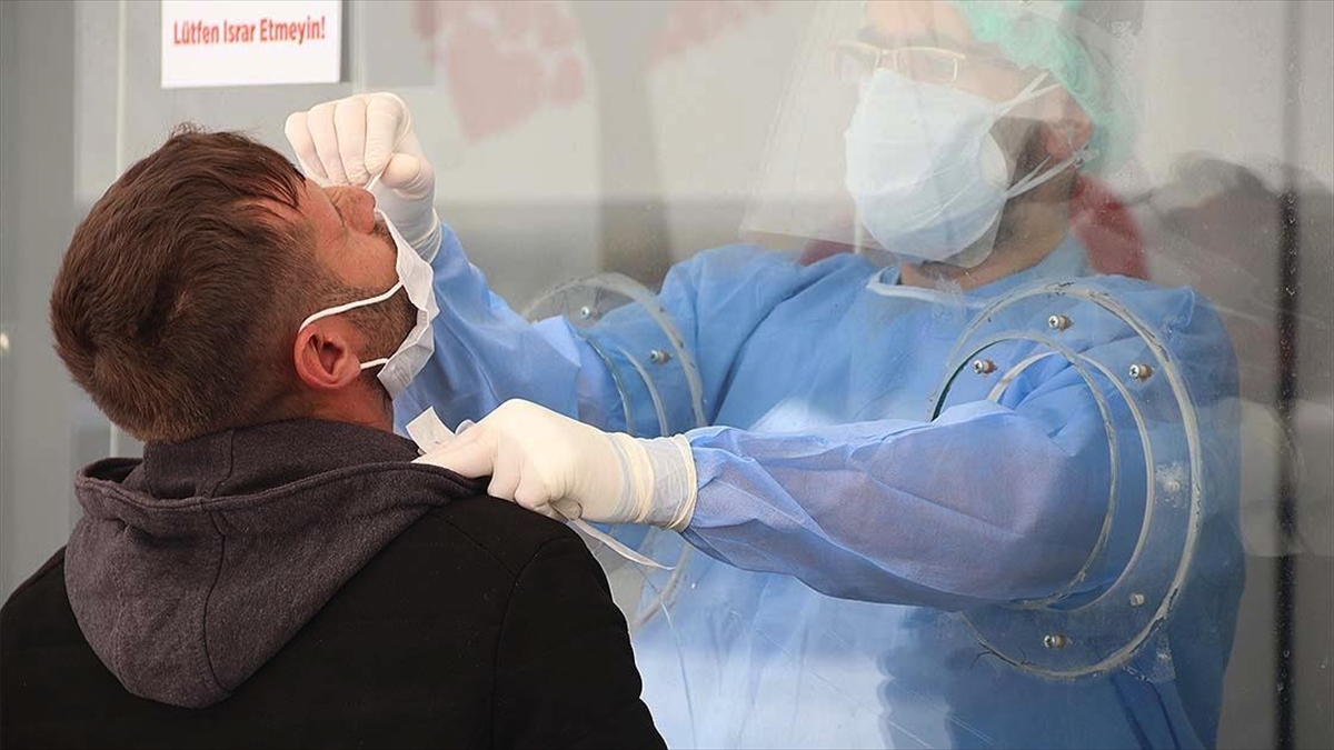 Diyarbakır’da sürüntü örneklerinin alındığı Kovid-19 kliniğinin kapasitesi artırıldı