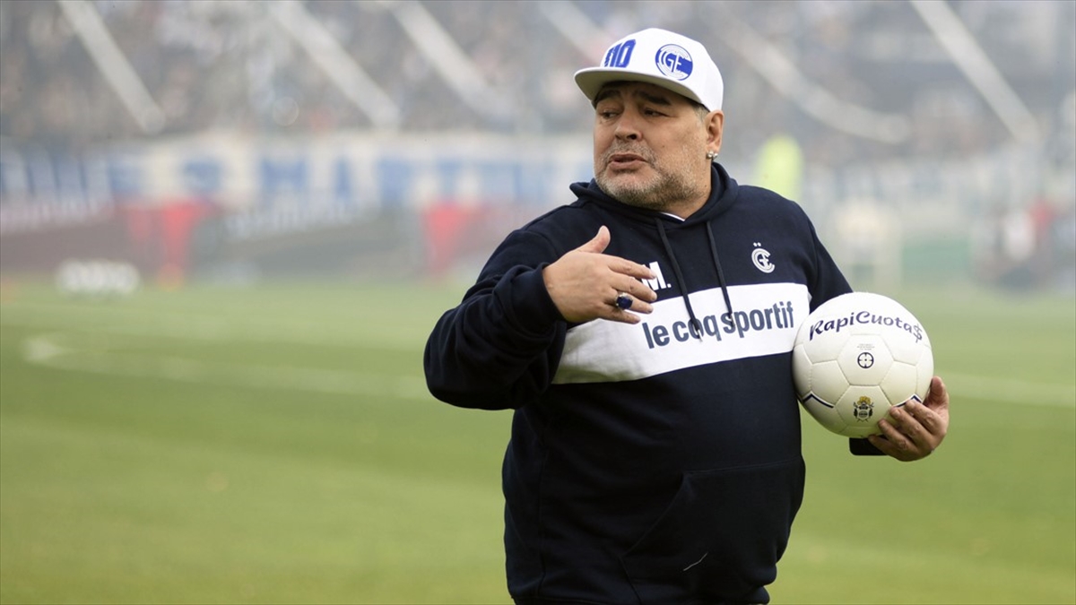 Futbol dünyasından Maradona geçti