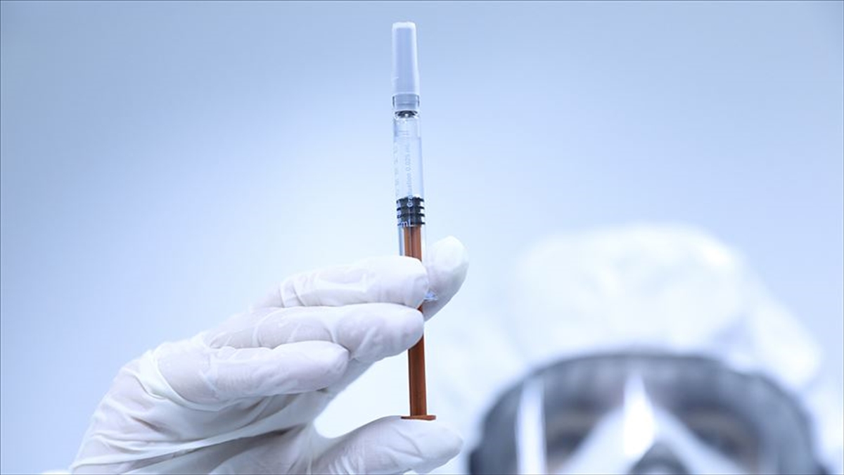 Türkiye kış aylarında iki potansiyel Kovid-19 aşısından 75 milyon doz almayı planlıyor