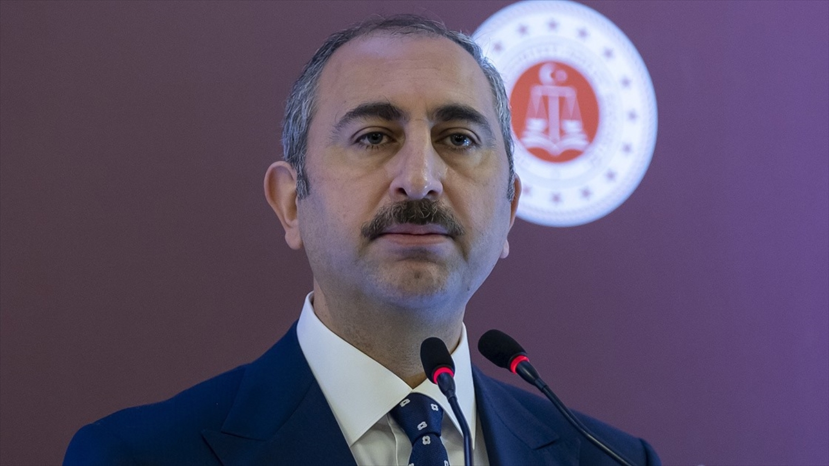 Adalet Bakanı Gül’den: Türk yargısı darbeci hainlerden hesap sormaya devam ediyor