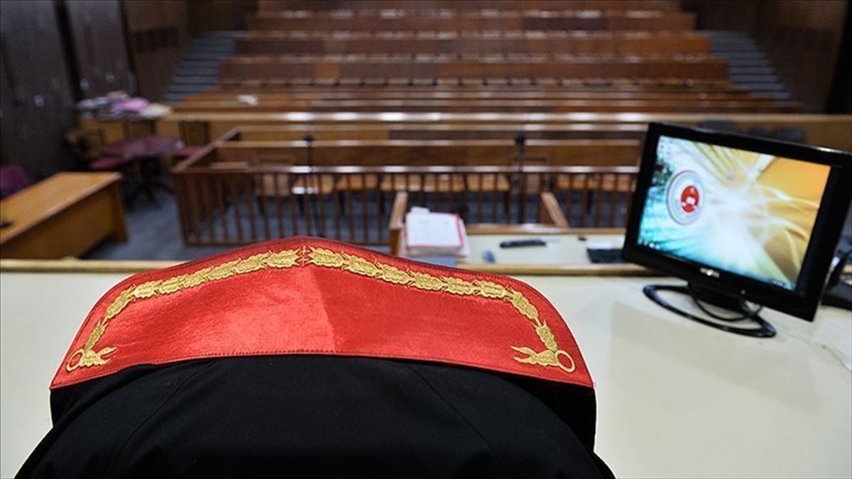 Aile mahkemesinden çocuğun soyadını belirleme hakkını anneye de tanıyan karar