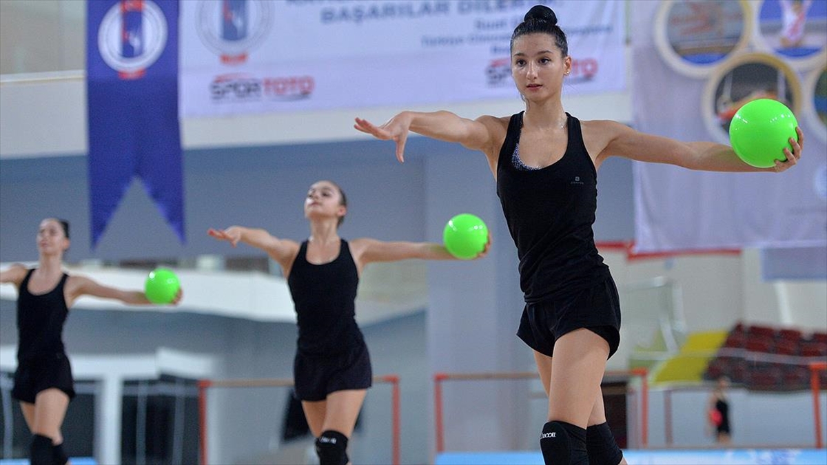 Kılıçdaroğlu, Avrupa Ritmik Cimnastik Şampiyonu Milli Takım sporcularını kutladı