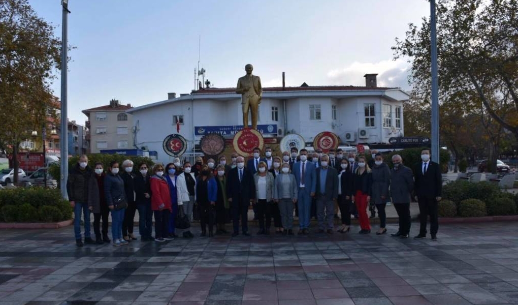 Başkan Kadir Albayrak Şarköy’de Çelenk Sunma Törenine Katıldı