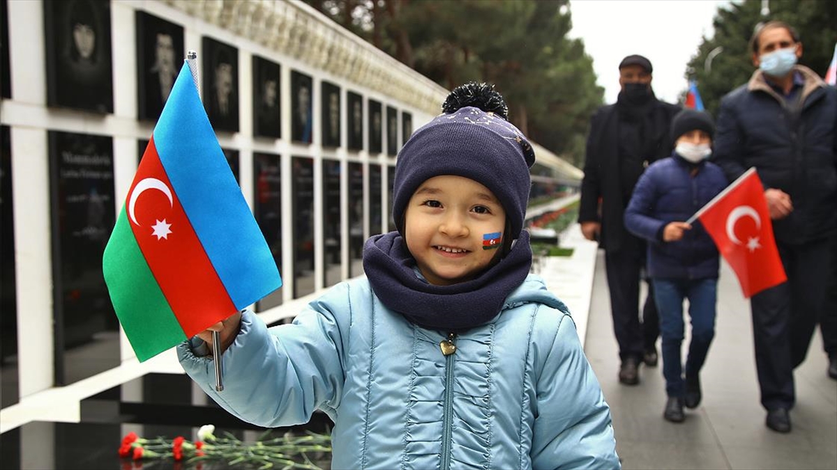 Azerbaycanlılar Laçın’ın işgalden kurtuluşunu kutluyor