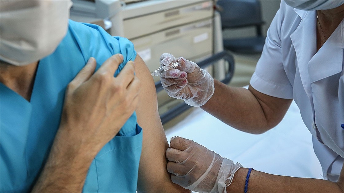 Hastanelerde yapılacak Kovid-19 aşı uygulamalarına yönelik tedbirler ve uygulama esasları belirlendi
