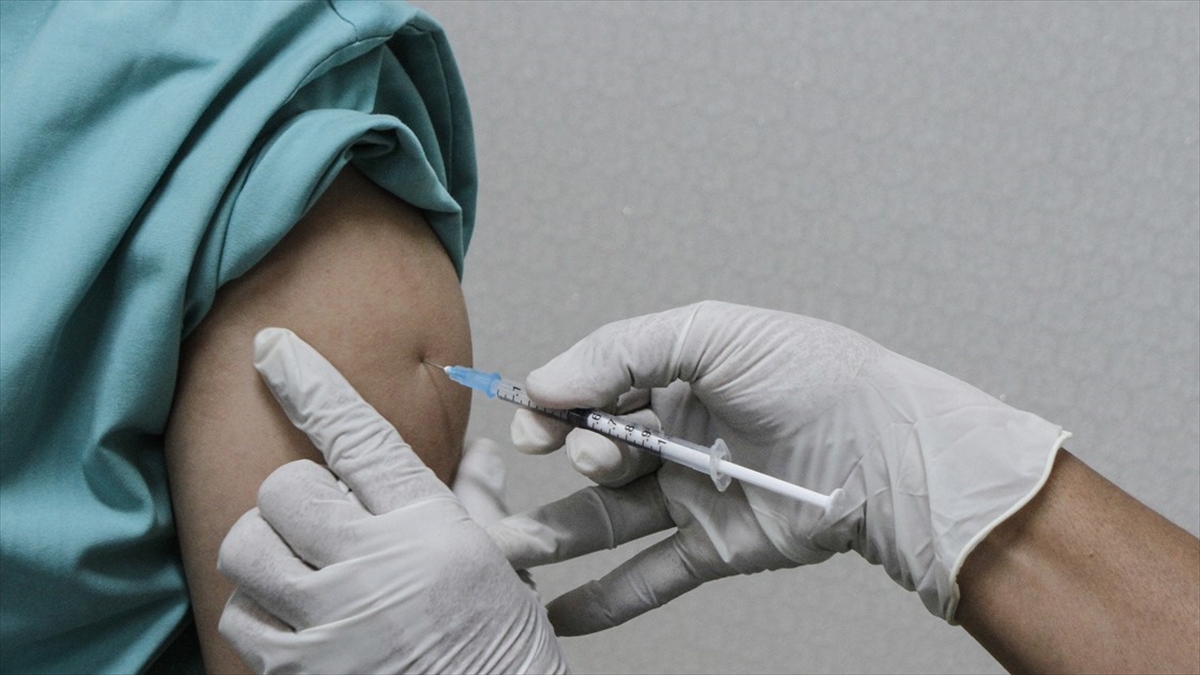 MHP’nin doktor milletvekilleri aşı oldu