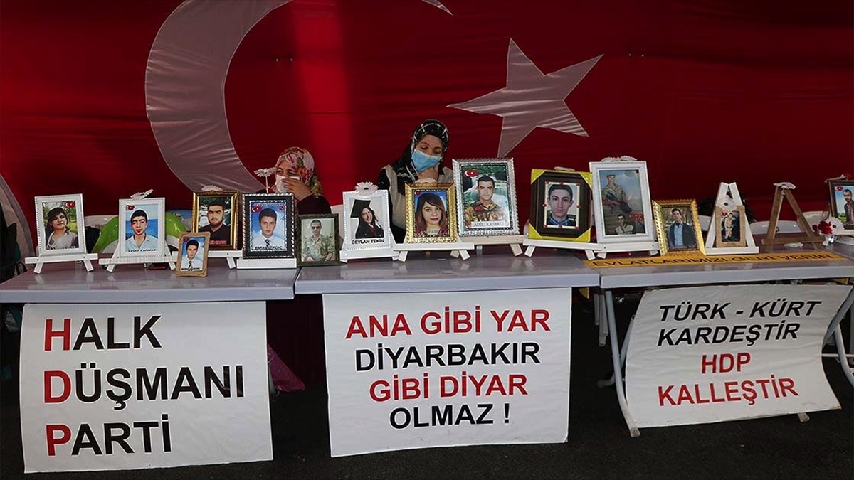Terör örgütü PKK Diyarbakır annelerinin evlat nöbetini iftiralarla karalamaya çalışıyor
