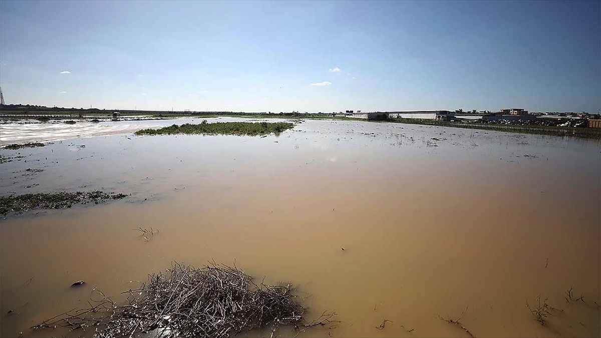 İsrail Gazze’nin doğusundaki tarım arazilerini sular altında bıraktı