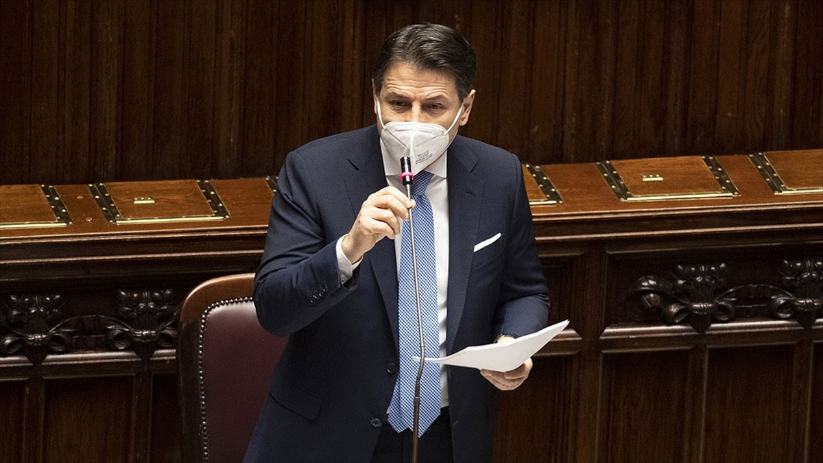 İtalya’da Başbakan Giuseppe Conte ve hükümeti istifa etti