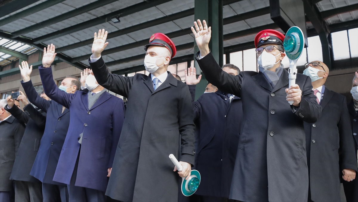 Rusya ve Çin’e gidecek ihracat trenleri Ankara Gar’dan uğurlandı