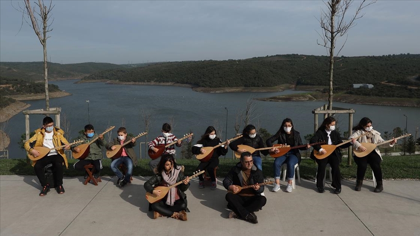 Çocuk müzisyenler İstanbul’un azalan suyuna türküyle dikkati çekti