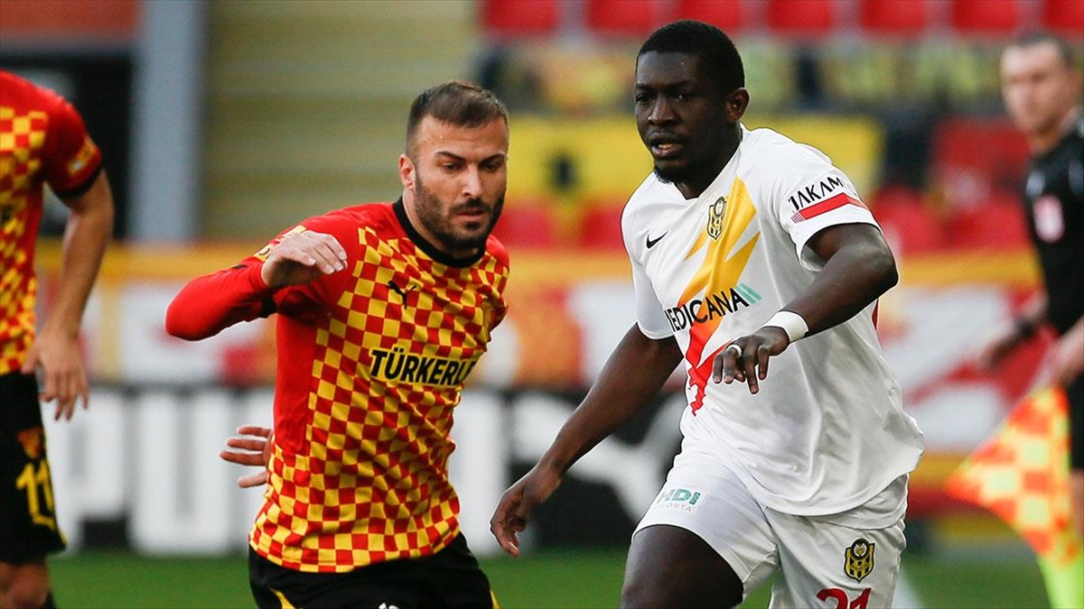 Göztepe, iki kez öne geçtiği müsabakada Yeni Malatyaspor’la berabere kaldı