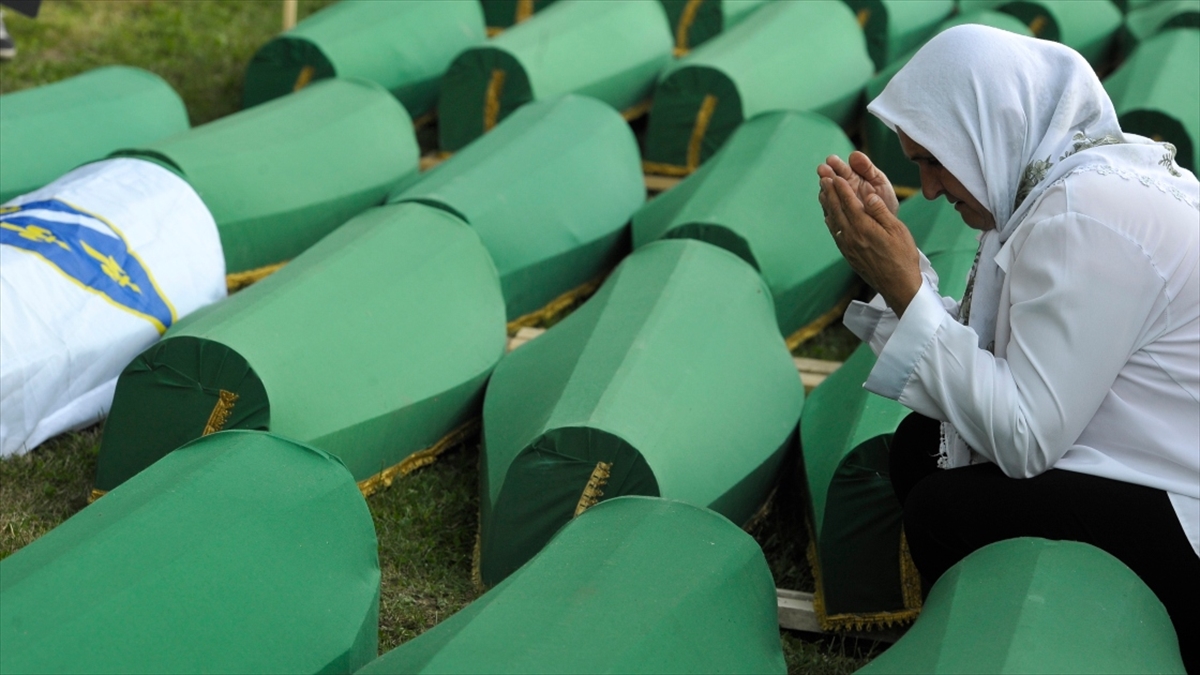 Hollanda hükümetinden Srebrenitsa’da görev yapmış askerlere jest