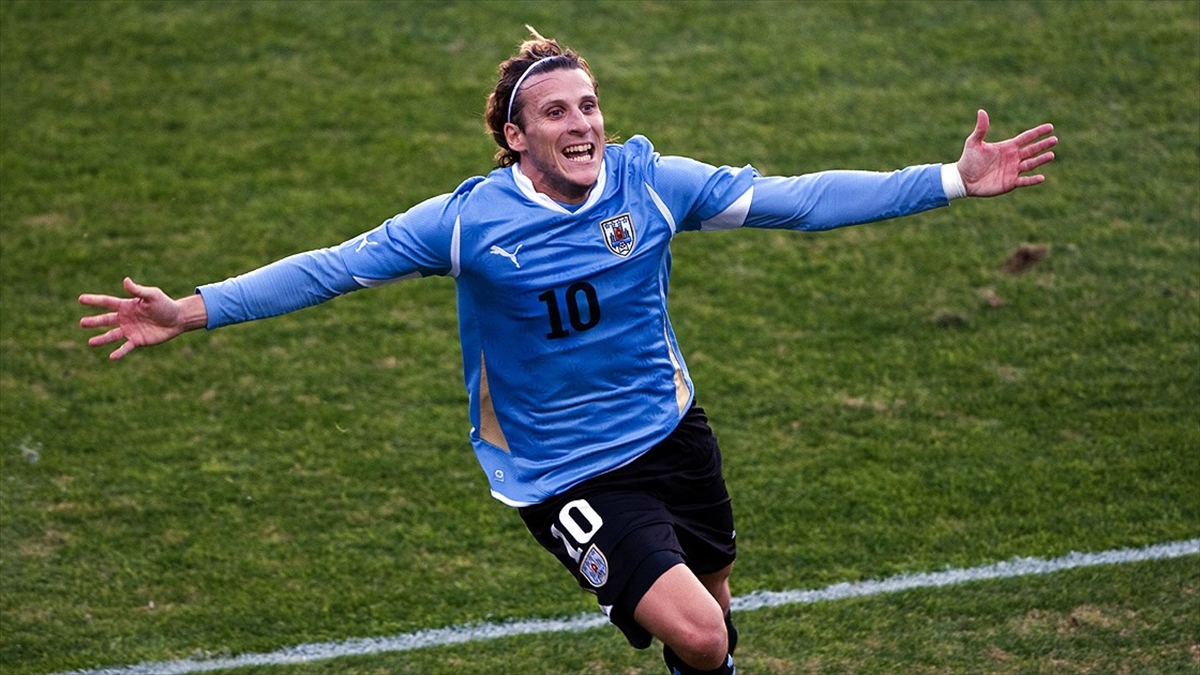 Uruguaylı efsane oyuncu Diego Forlan: Galatasaray, Fenerbahçe ve Beşiktaş’ın bana ilgisi oldu