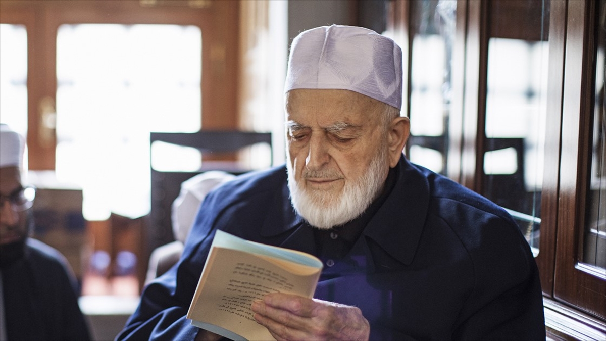 Hadis alimi M. Emin Saraç’ın cenazesi Fatih Camisi haziresine defnedilecek