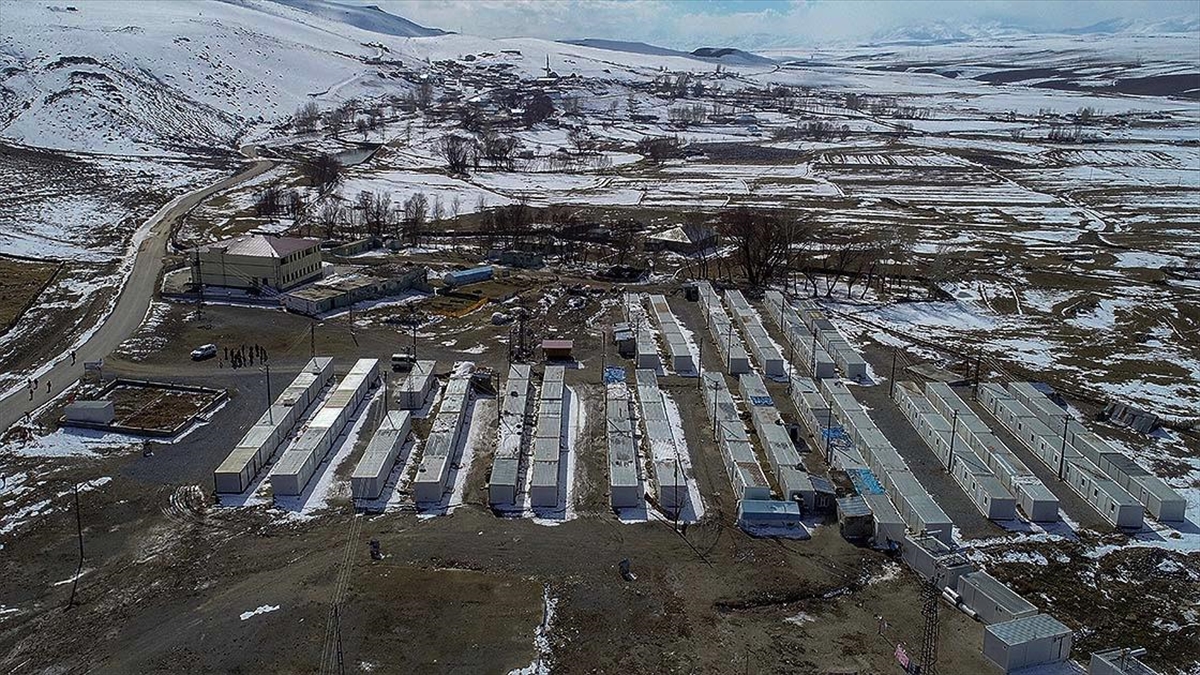 Başkaleli depremzedelerin yaraları 1 yılda sarıldı