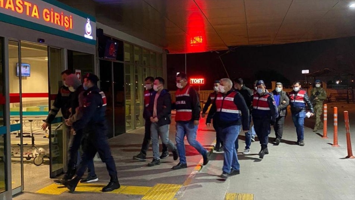 İzmir’de FETÖ’nün TSK yapılanmasına operasyon: 130 gözaltı