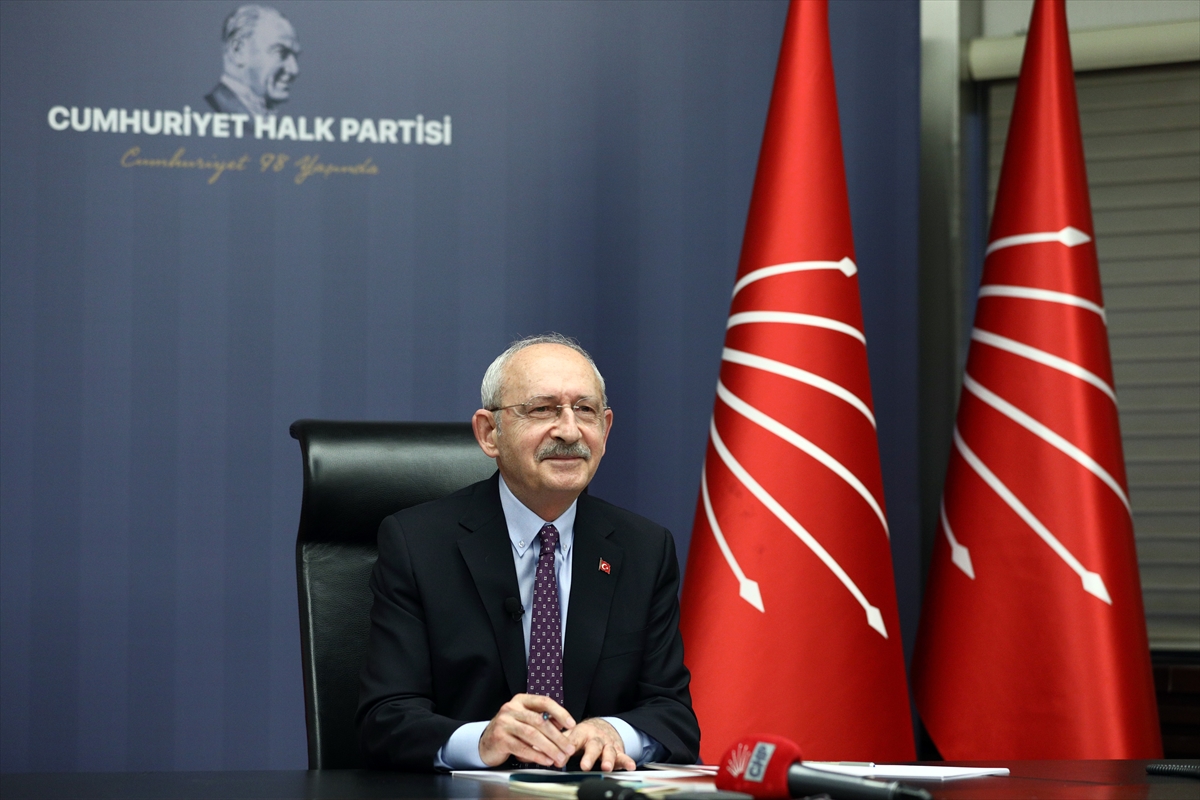 CHP Genel Başkanı Kılıçdaroğlu down sendromlular ve aileleriyle görüştü