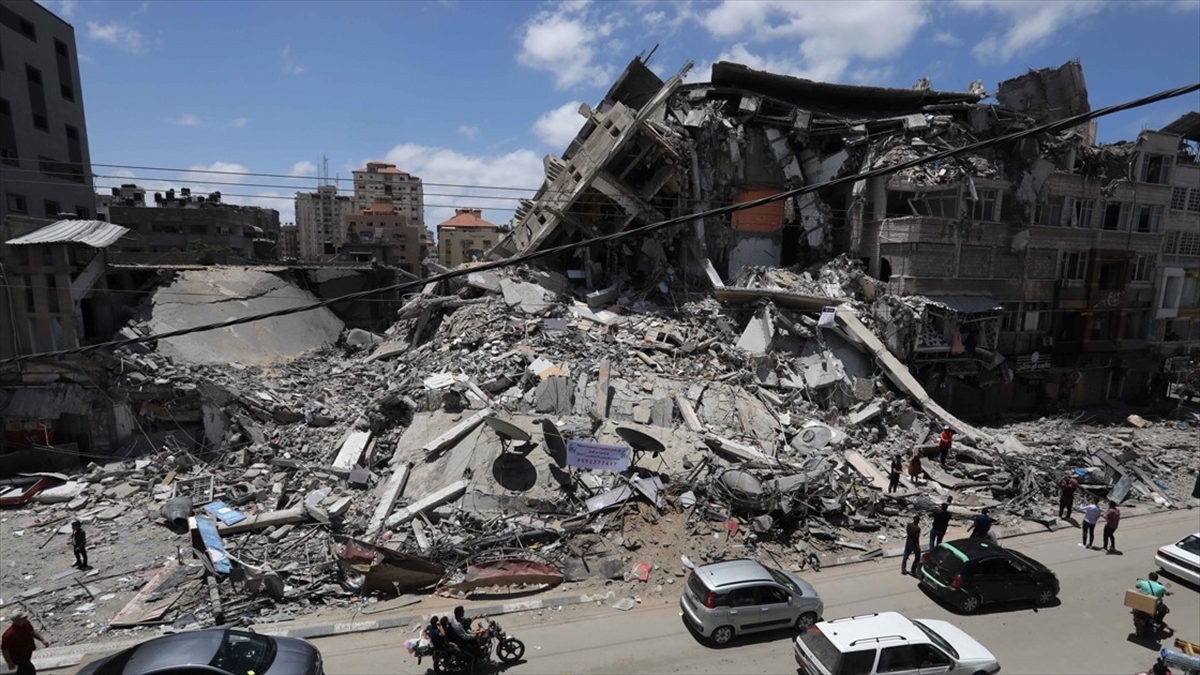 İsrail’in Gazze’ye düzenlediği saldırılarda binlerce kitap yok oldu