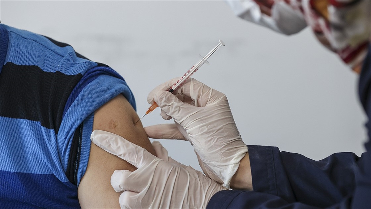 Uzmanlar, alerjisi olanların Kovid-19 aşılarıyla ilgili endişelerine açıklık getirdi