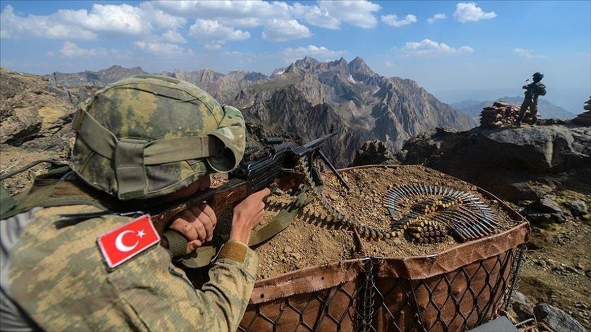 Terör örgütü PKK’dan kaçan 5 terörist güvenlik güçlerine teslim oldu