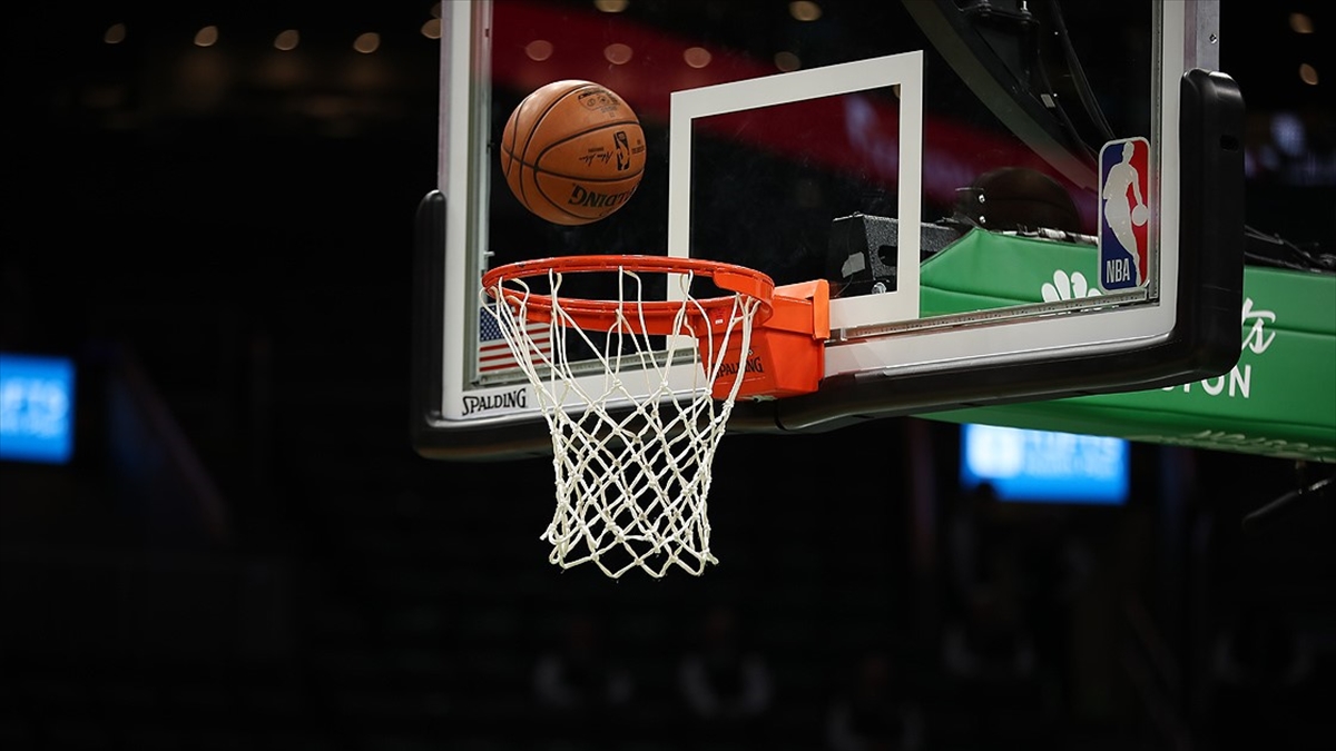 NBA final serisinde Suns’a karşı ilk galibiyetini alan Bucks, durumu 2-1 yaptı