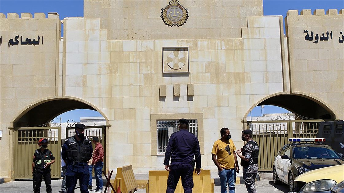 Ürdün’de darbe girişimi davasında yargılanan iki sanığa 15’er yıl hapis cezası