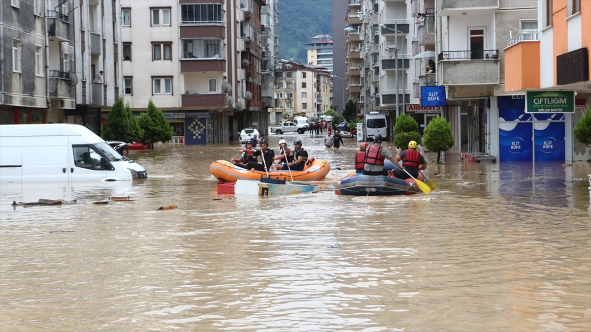 Arhavi’de yaklaşık 450 kişi tahliye edildi