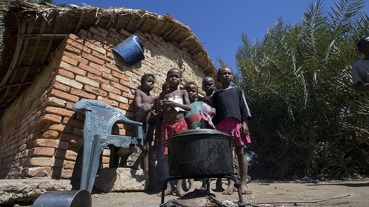 Tek nedeni küresel iklim değişikliği olan kıtlıkla mücadele eden ilk ülke: Madagaskar