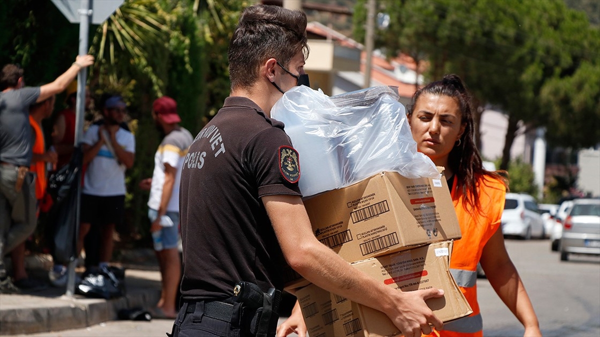 Türkiye, orman yangınlarıyla mücadele ve yaraların sarılması için tek yürek oldu