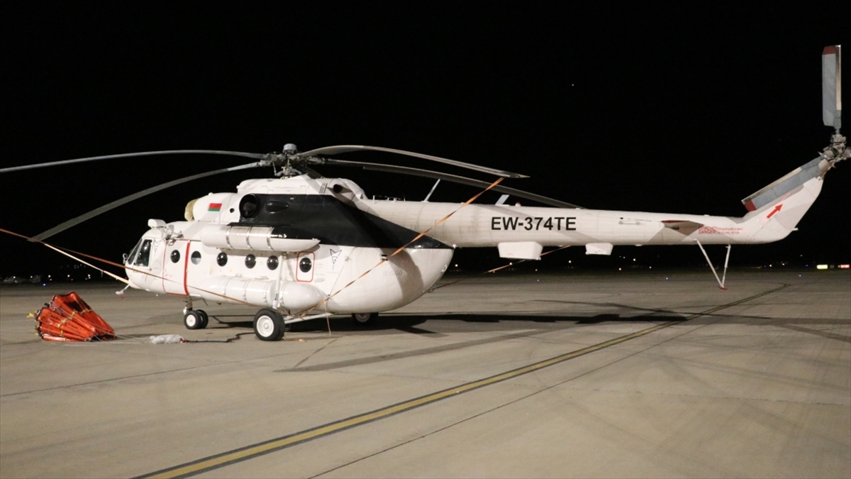 Isparta’daki orman yangınına gece görüşlü helikopterlerle müdahale ediliyor