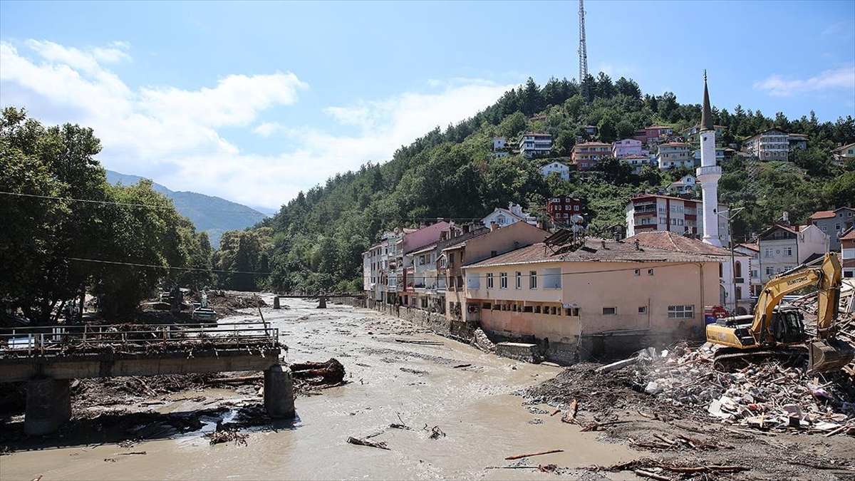 Karadeniz’deki sel felaketinde can kaybı 79’a yükseldi