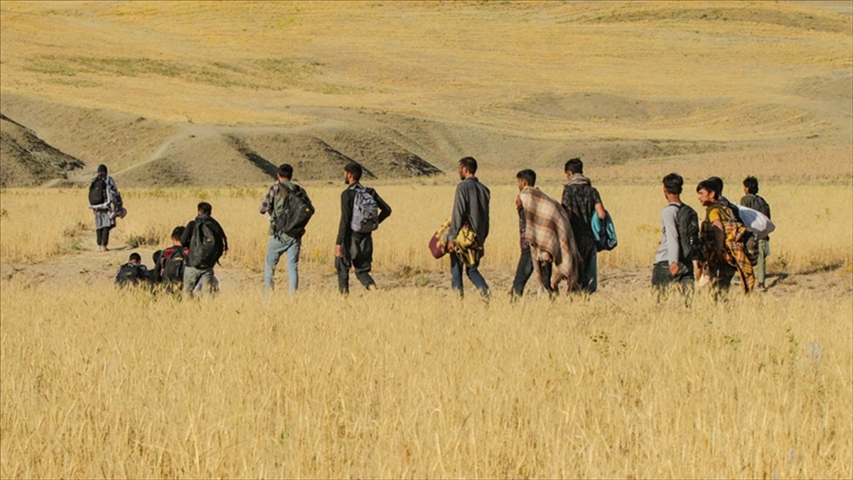Afgan göçüyle ilgili politikasını değiştiren İran, yeni mültecilere ülkeye giriş izni vermedi