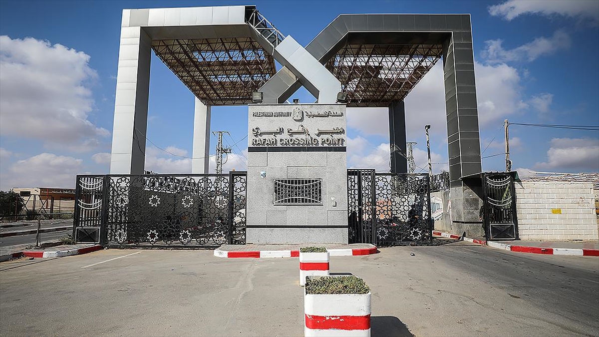 Gazze’deki İçişleri Bakanlığı: Mısır, Refah Sınır Kapısını pazartesi günü çift yönlü kapatacak