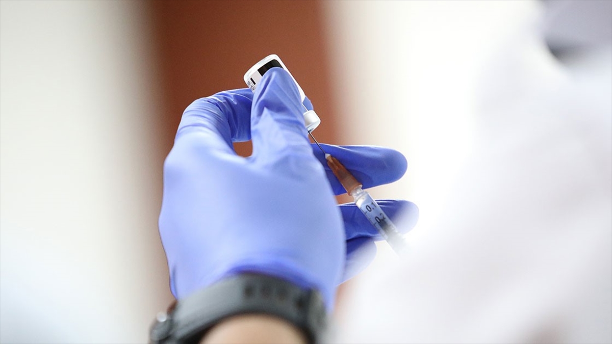 Türkiye’de uygulanan Kovid-19 aşı dozu miktarı 90 milyonu geçti