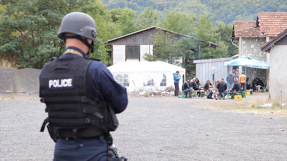 Sırbistan, Kosova ile sınır gerginliği konusunda NATO’nun tepkisini bekliyor