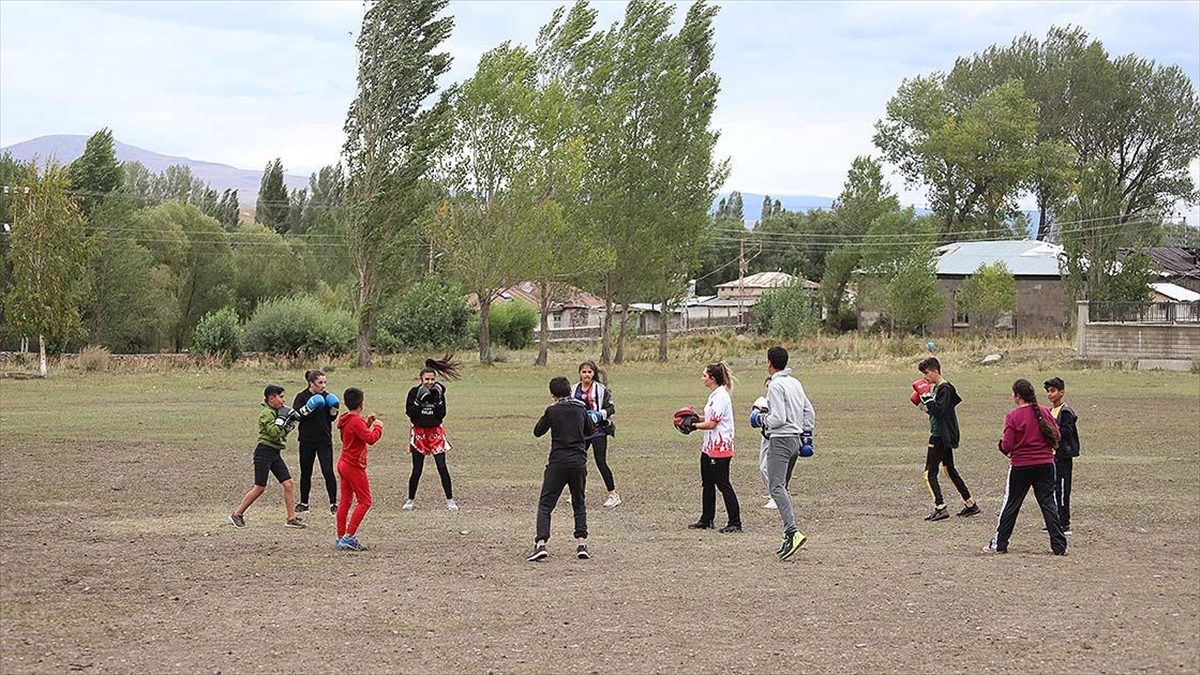 Milli sporcu Büşranur, Kars’ta kendisi gibi şampiyonlar yetiştiriyor