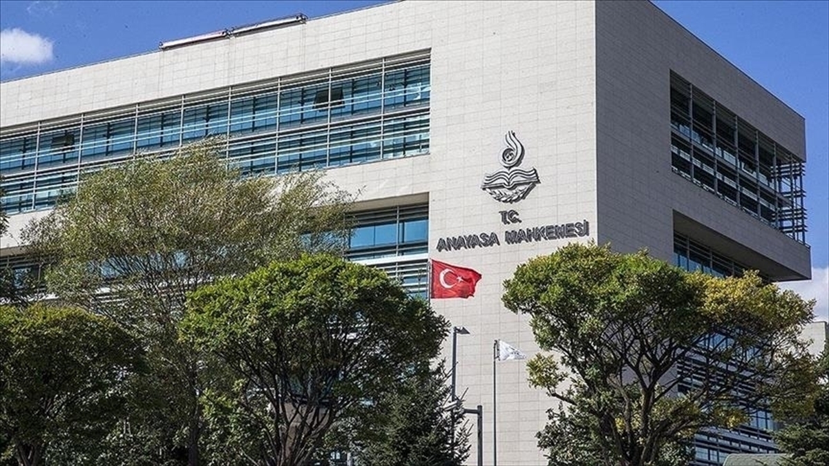 HDP kapatma davasında ön savunmasını Anayasa Mahkemesine sundu