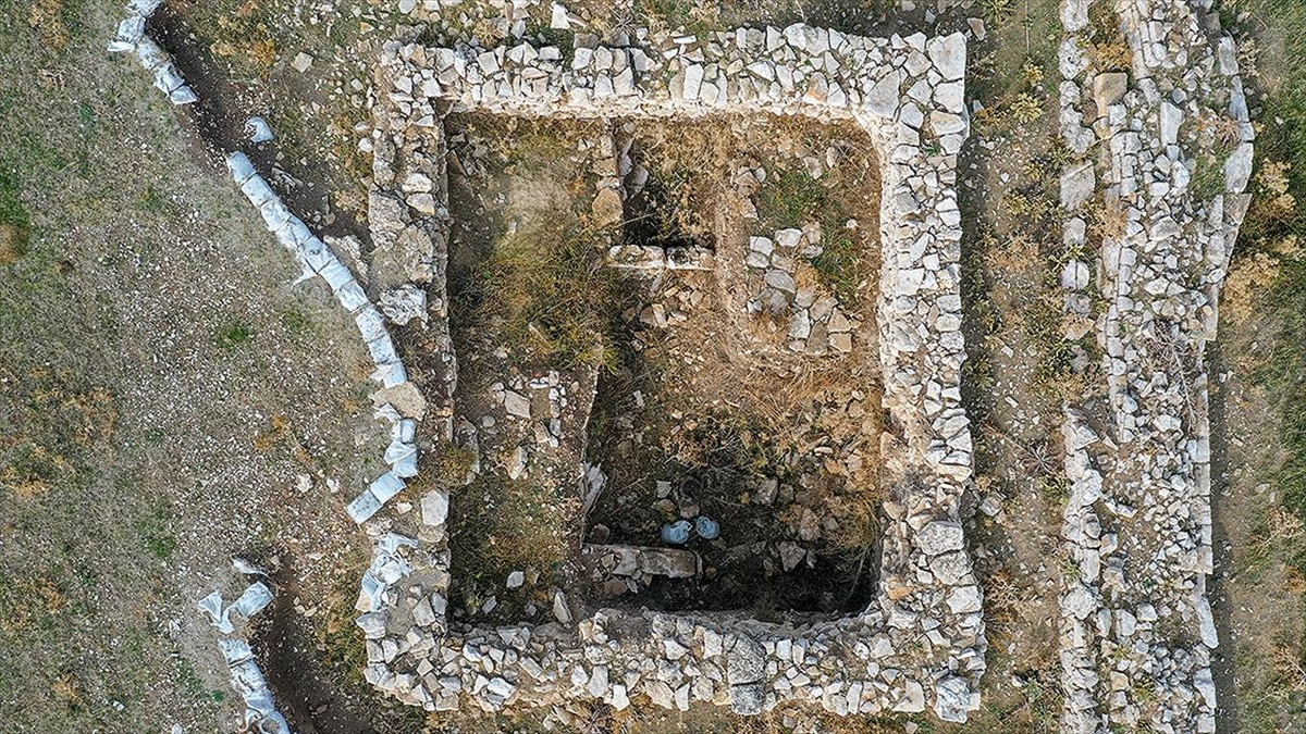 İzmir’deki Panaztepe kazılarında Erken Tunç Çağına ait yapılar ortaya çıkarıldı