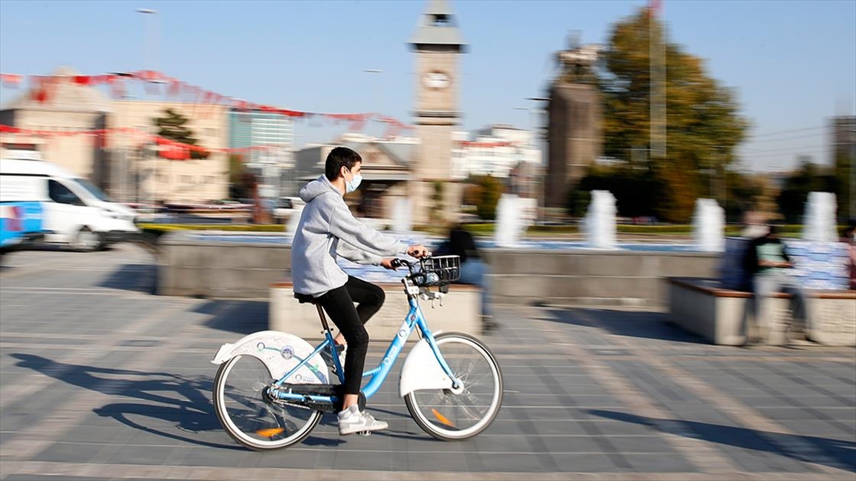 Kayserililer ‘iki teker’le karbon salınımını azaltıp sağlığa pedal çeviriyor