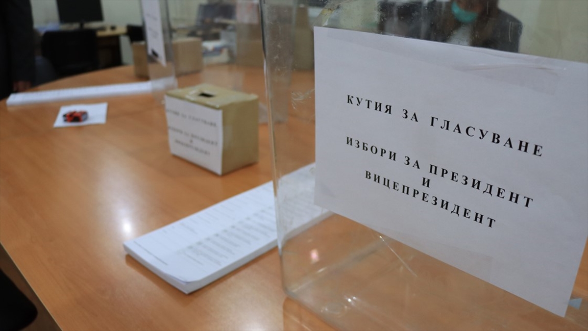 Bulgaristan’da cumhurbaşkanlığı ve erken parlamento seçimleri başladı