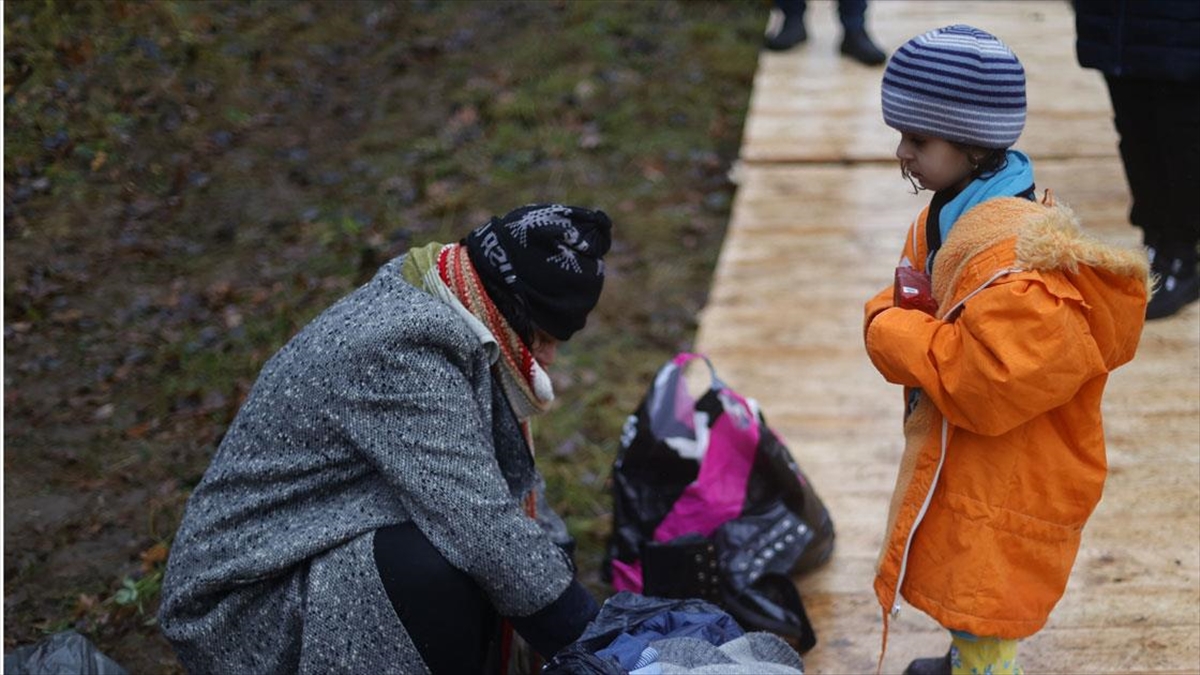 Belarus-Polonya sınırında Avrupa’ya göç yolundaki kadınların dramı yürek burkuyor