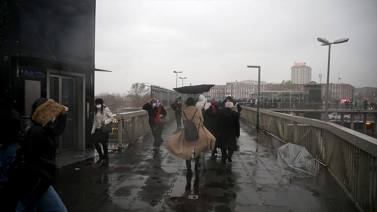 İstanbul’da eğitim öğretime bir gün ara verildi