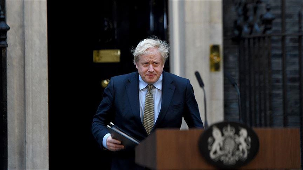 İngiltere’de parti içi muhalefetle karşı karşıya kalan Johnson’ın liderliği tartışılıyor